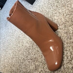 FALL Madden Girl Carmel While Boots. Size 7.5